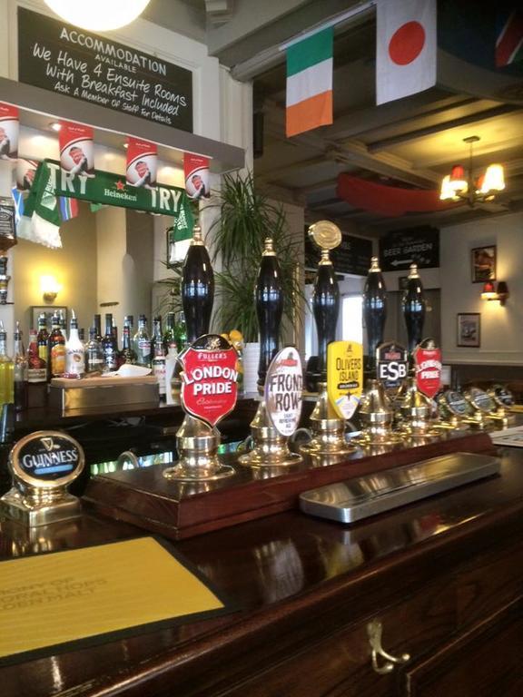 The Swan Inn Pub Айсълуърт Екстериор снимка