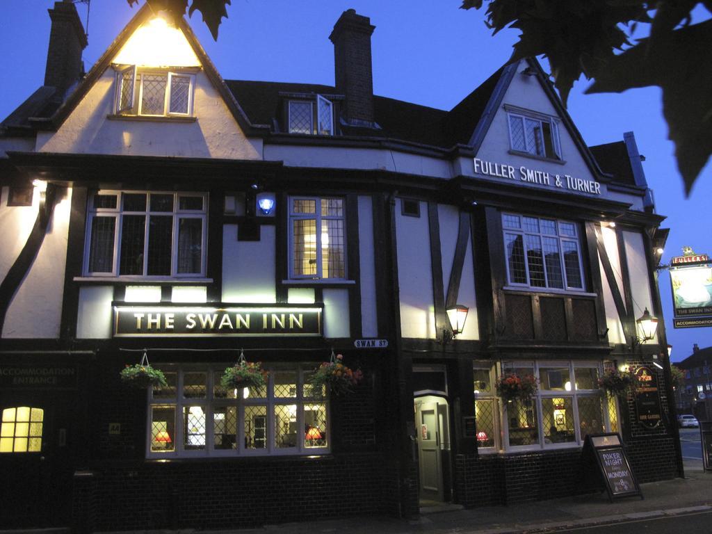 The Swan Inn Pub Айсълуърт Екстериор снимка
