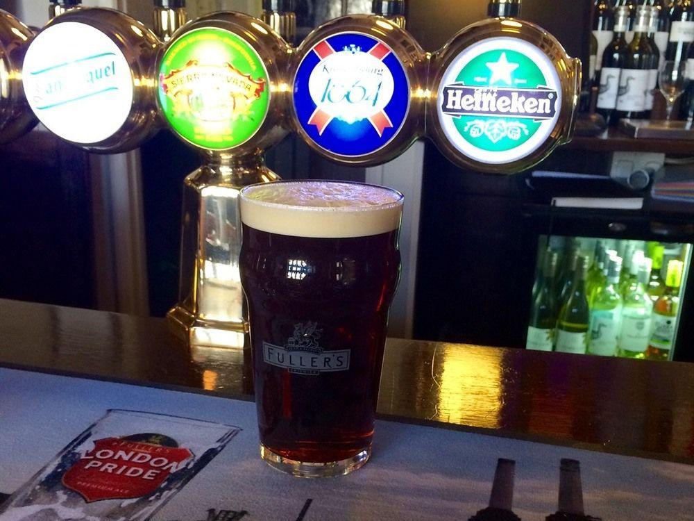 The Swan Inn Pub Айсълуърт Екстериор снимка
