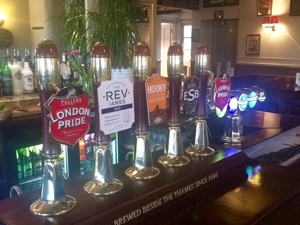 The Swan Inn Pub Айсълуърт Екстериор снимка