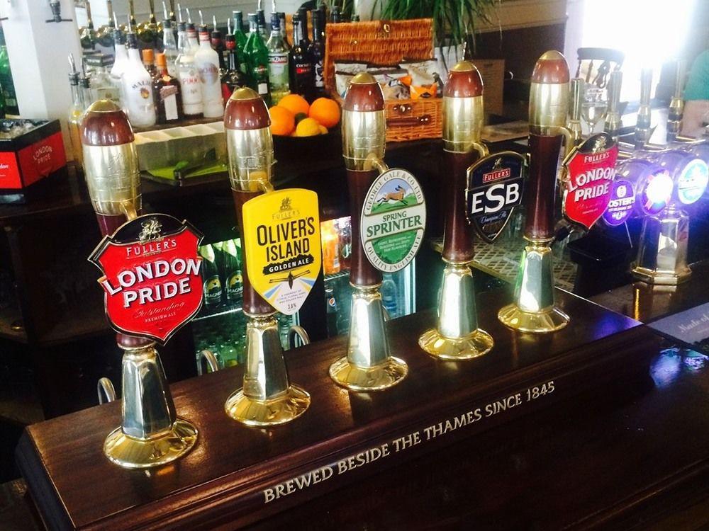 The Swan Inn Pub Айсълуърт Екстериор снимка